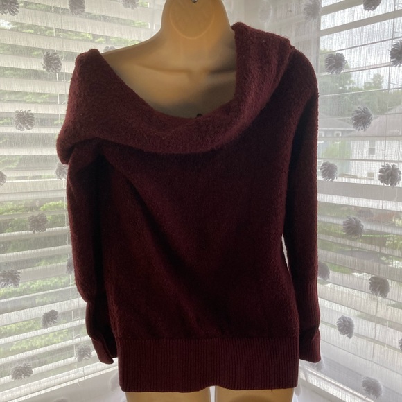 size small off the shoulder sweater - Picture 2 of 4